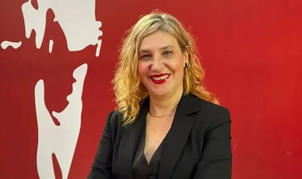 CHP'li belediyede skandal üstüne skandal! CHP İzmir Kadın kolları başkanı belediyeden maaş alıyor